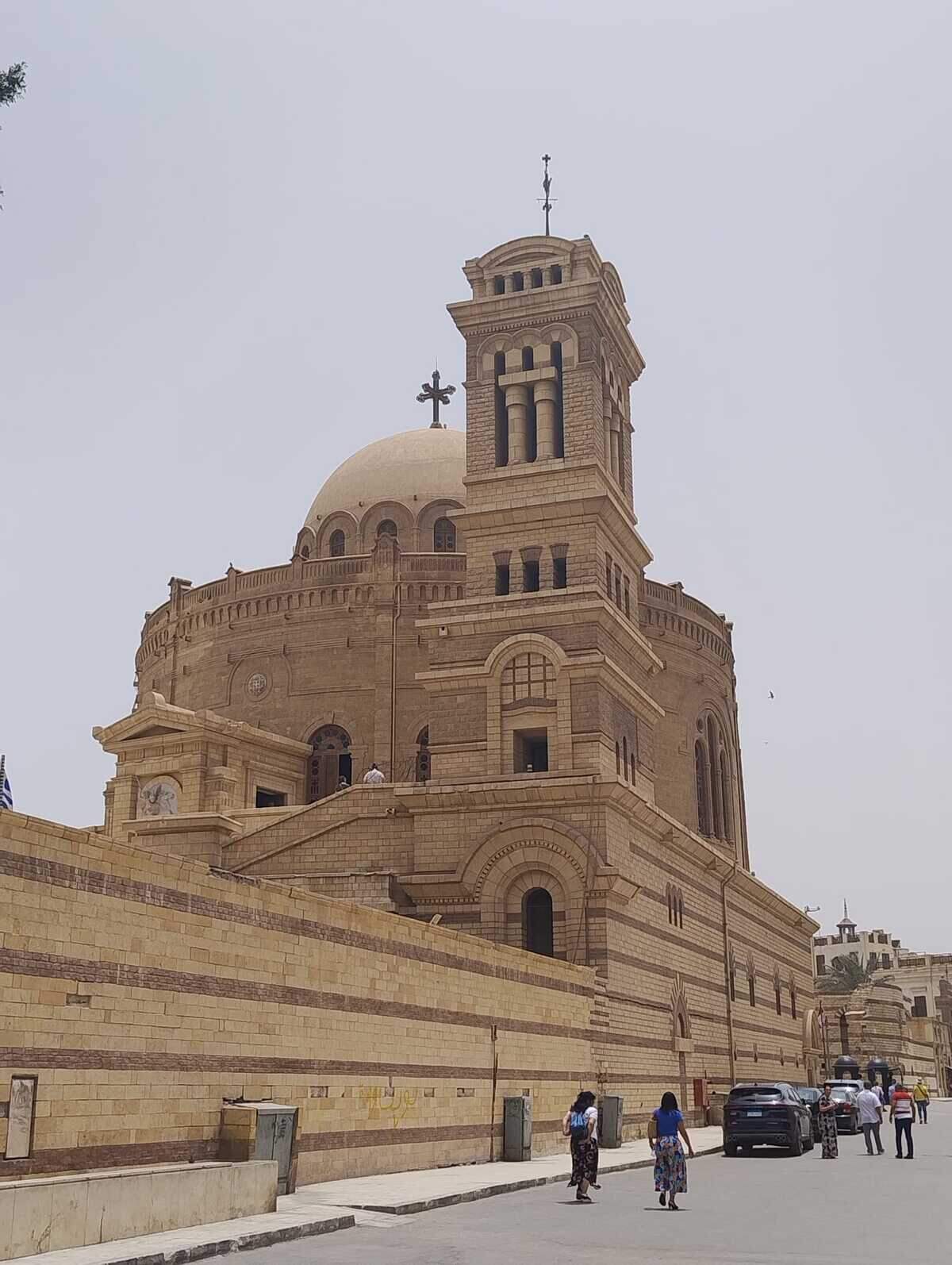 Iglesia Ortodoxa Griega de San Jorge (también conocida como la iglesia de Mar Girgis) ubicada en el barrio copto de El Cairo.