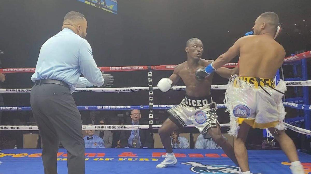 Yosdiel Nápoles despachó el viernes en el mismo primer asalto a Wister García, como parte de la velada de Don King y The Heavyweight Factory que tuvo lugar en el Hard Rock Live del Hotel y Casino Seminole, en Fort Lauderdale.