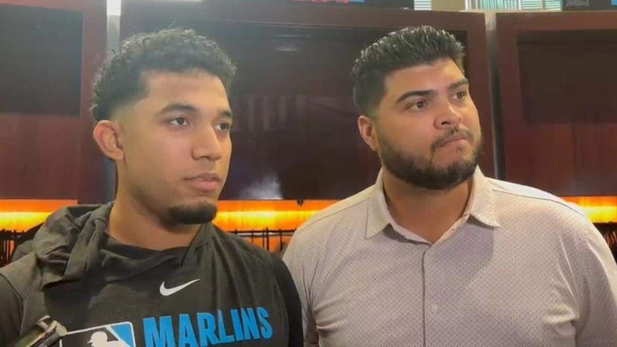 El prospecto venezolano Máximo Acosta hará su estreno en Grandes Ligas tras superar un camino de cambios y emociones. Responde preguntas de la prensa junto al traductor Luis Dorante.