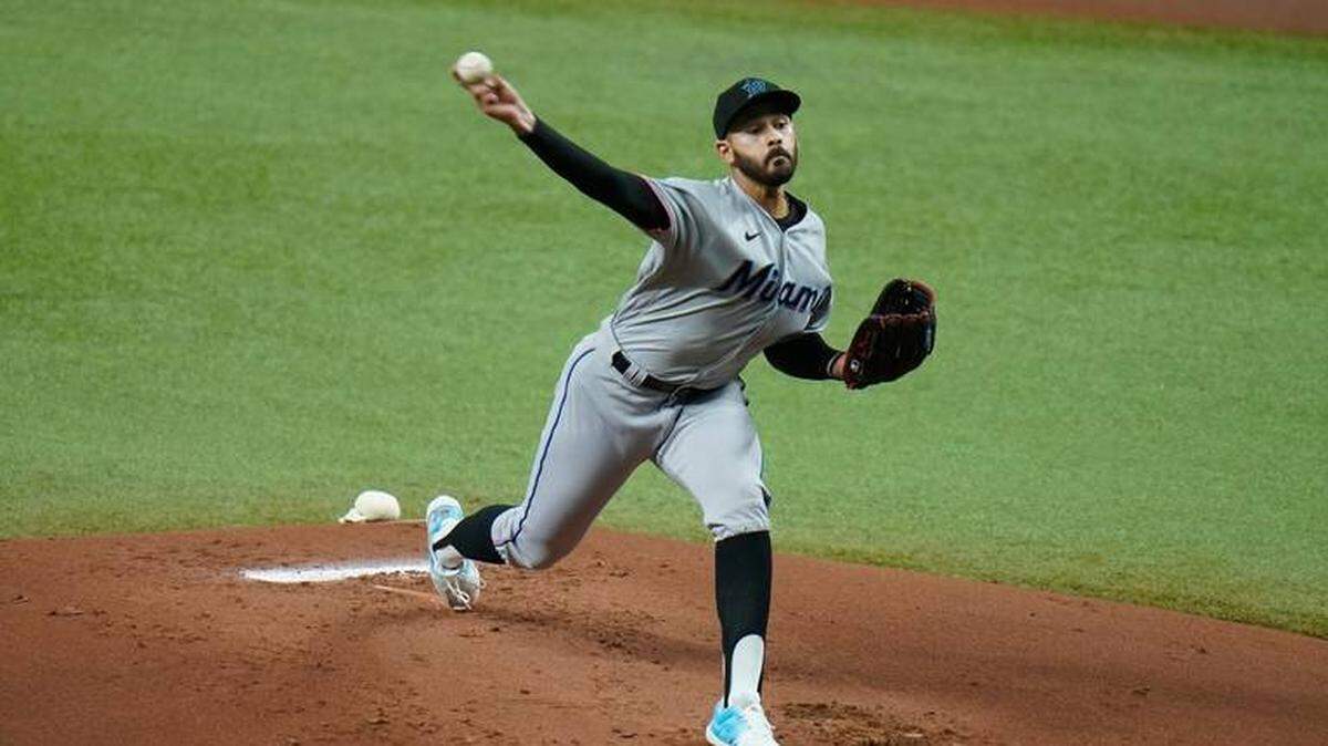 Pablo López hizo todo por llevarse la victoria el viernes en la noche, pero los peces cayeron 2-1 en el regreso a casa de una larga gira frente a los Cerveceros y ante 9,100 aficionados en un loanDepot park.