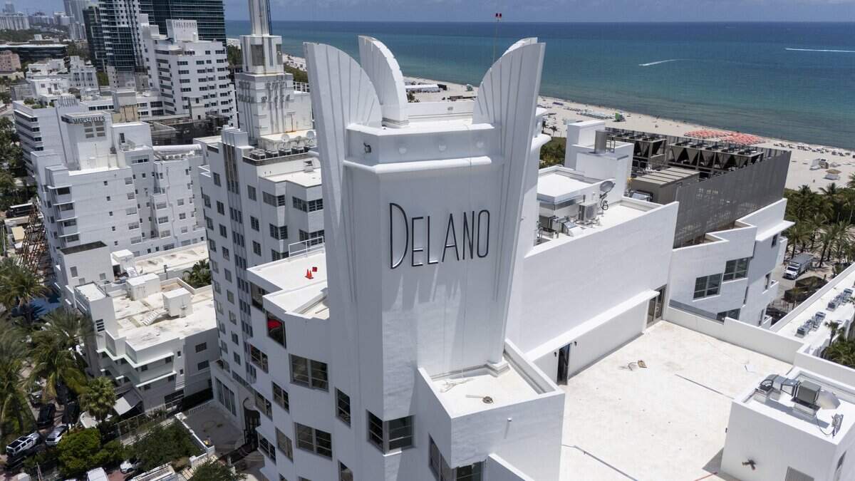 El Delano Miami Beach pronto reabrirá sus puertas al público. El hotel de estilo Art Déco, inaugurado por primera vez en 1947, cerró en 2020 para un proceso de restauración.