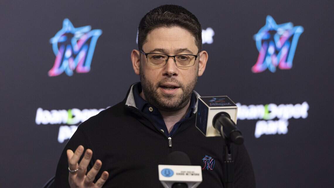 Los Marlins definen su futuro y toman decisiones sobre el mánager McCullough y Alcántara