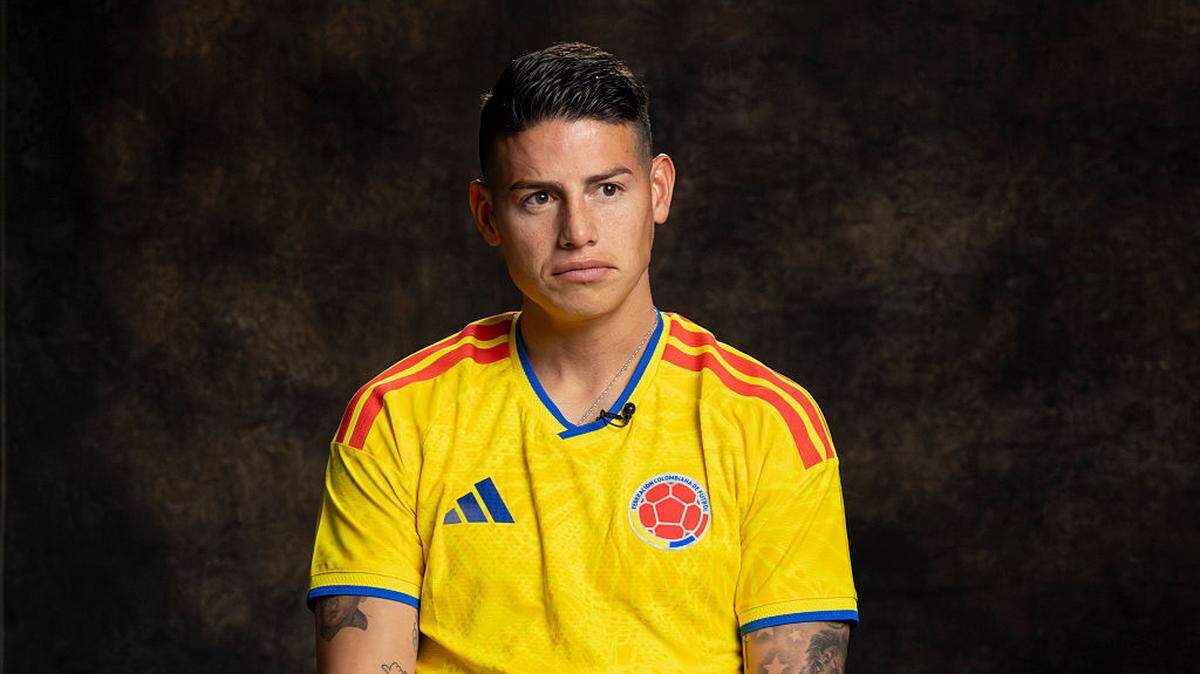 Una polémica se desató este jueves en Colombia porque supuestamente el creativo James Rodríguez, capitán de la selección cafetera en el Mundial de 2026, le negó una foto a Antonella, la hija menor del presidente colombiano, Gustavo Petro, quien le entregó al equipo el pabellón nacional.