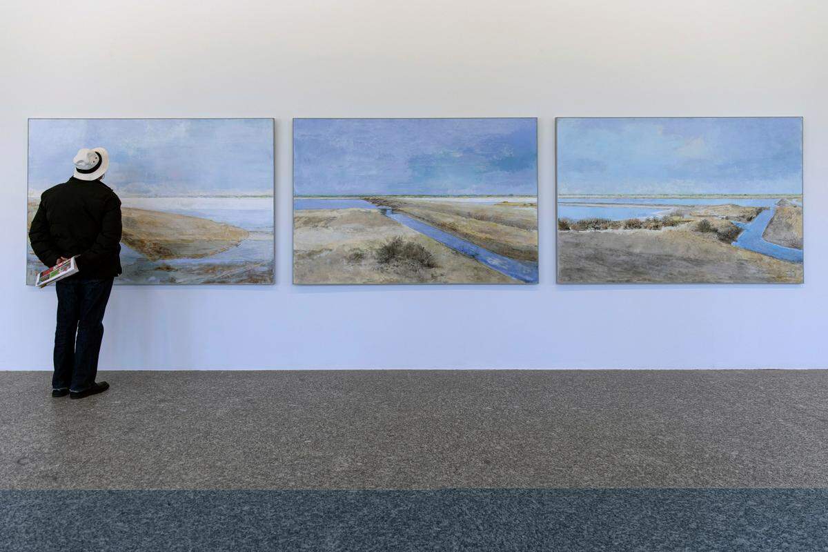 Inauguración de la exposición "La Sal", el 23 de marzo de 2021 de la pintora Carmen Laffón, en el Pabellón Villanueva del Real Jardín Botánico de Madrid. Siete meses después, el 7 de noviembre, fallecía la artista sevillana. 