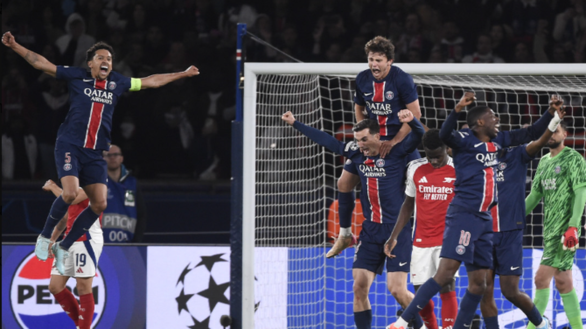 Los jugadores del Paris Saint-Germain celebran tras derrotar a Arsenal en el partido de vuelta de la semifinal de la Liga de Campeones, celebrado el 7 de mayo de 2025 en París.