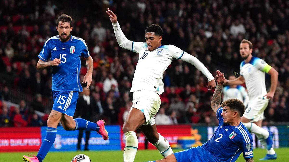 Jude Bellingham, que sigue tocado por la varita del fútbol, intervino en dos de los tres goles de Inglaterra que venció 3-1 a Italia y certificó su boleto a la Eurocopa de 2024.