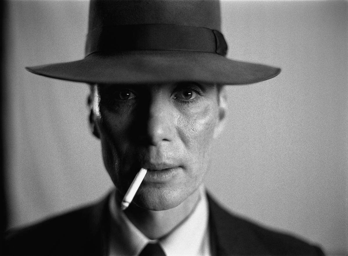 Cillian Murphy interpretando el personaje de J. Robert Oppenheimer en “Oppenheimer”.