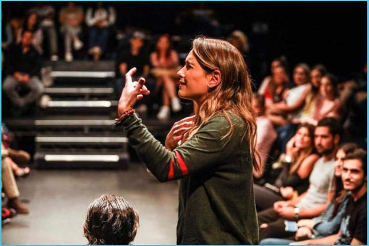 “Puras cosas maravillosas” con Erika de la Vega y dirección de Michel Hausmann en el Colony Theater.