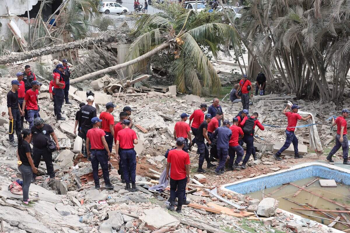 LA GUAIRA, VENEZUELA - JUNE 25: (EDITOR'S NOTE: Image depicts death.) C.P.N.B workers and police members tend a victim amid debris of demolished buildings as rescue efforts continue after a magnitude 7.2 earthquake struck Venezuela and other regions in the Caribbean on June 25, 2026 in La Guaira, Venezuela. According to the U.S. Geological Survey (USGS), the main earthquake was followed by a 7.5-magnitude aftershock less than a minute later. The number of victims increased to 188 and over a 1500 injured. (Photo by Jesus Vargas/Getty Images)