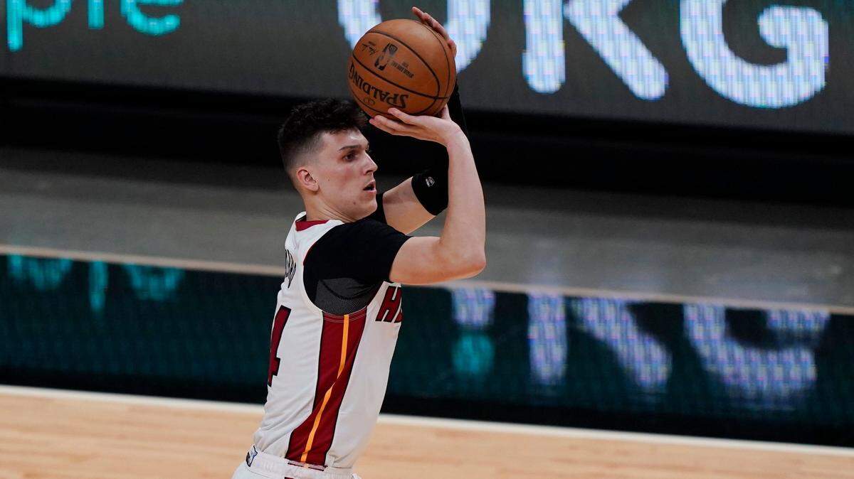 El escolta del Heat Tyler Herro anotó 14 puntos en el último cuarto en el partido ante San Antonio, este miércoles 21 de abril de 2021.