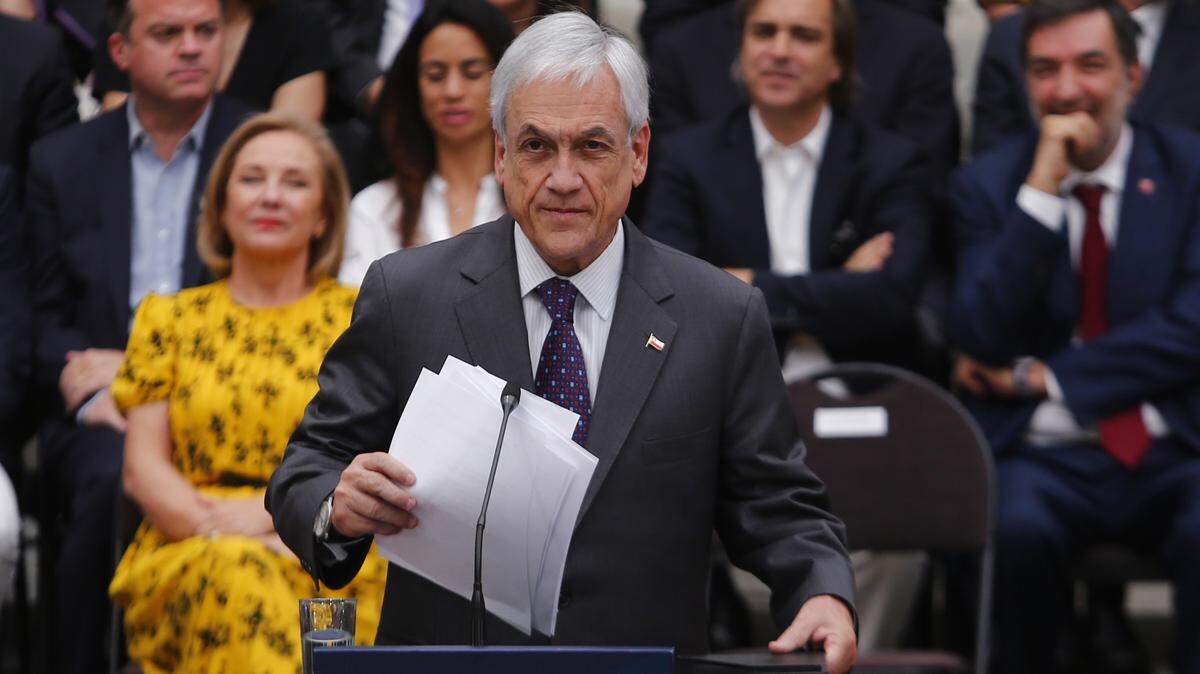 El presidente de Chile, Sebastián Piñera anuncia el referendo de abril del 2020 para reformar la Constitución, el 23 de diciembre en Santiago de Chile.