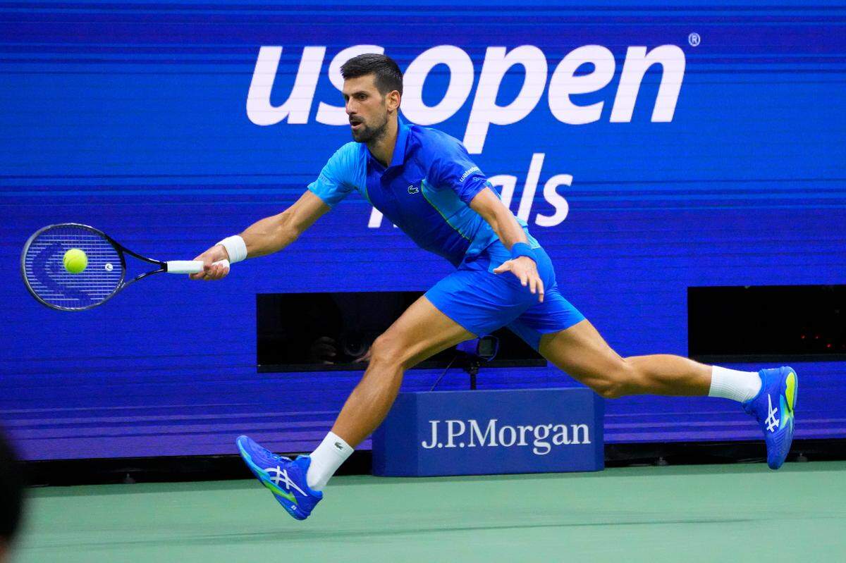 Novak Djokovic emergió triunfante de una intensa y extenuante final del Abierto de Estados Unidos, exprimiendo toda su energía para vencer el domingo 6-3, 7-6 (5), 6-3 a Daniil Medvedev.
