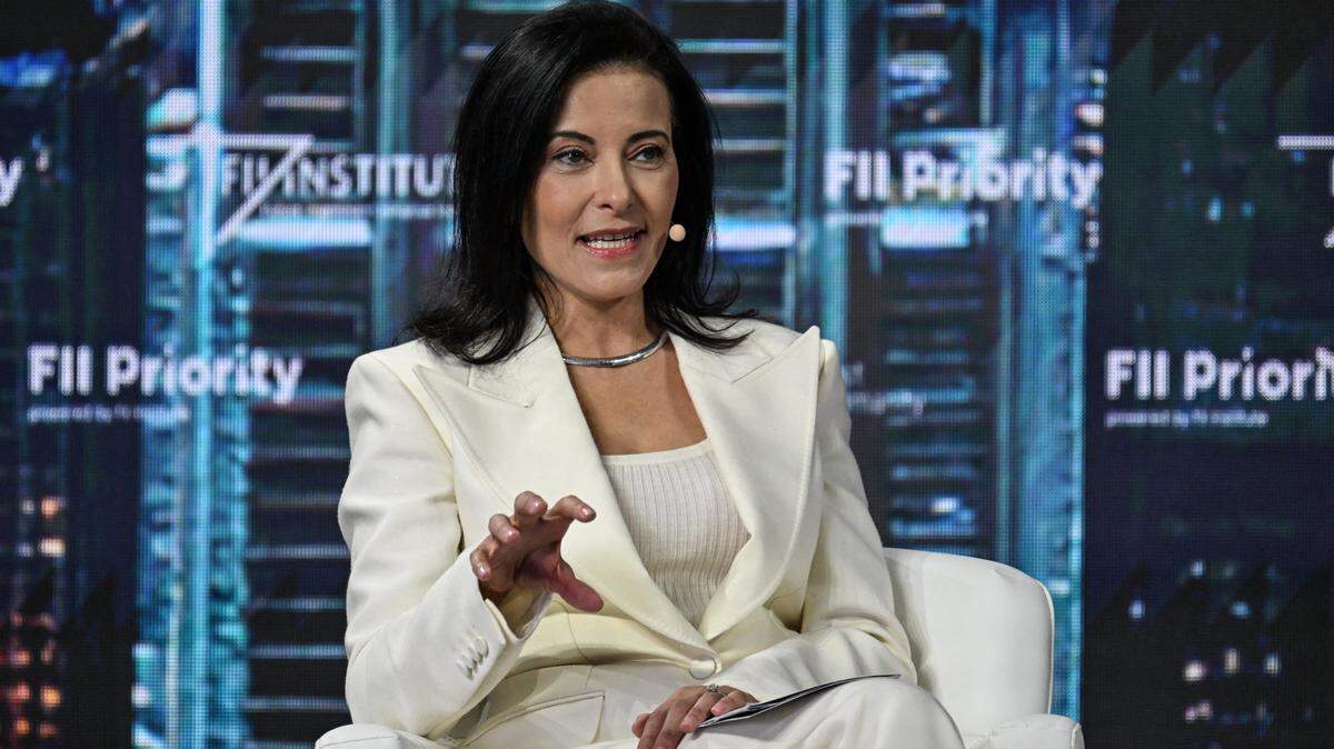 La exasesora adjunta de Seguridad Nacional de Estados Unidos, Dina Powell, habla durante la Cumbre Prioritaria del FII en Miami Beach, Florida, el 20 de febrero de 2025.