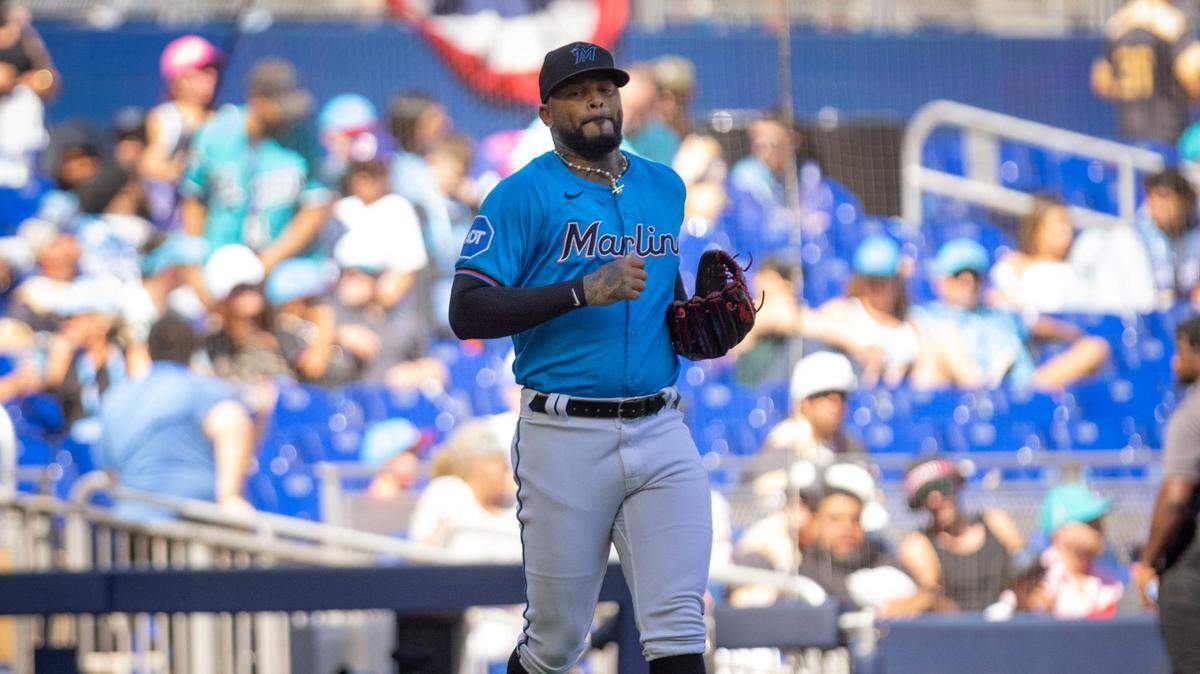 El pitcher cubano Vladimir Gutiérrez lanzó cuatro entradas de relevo en el partido contra los Piratas de Pittsburgh, celebrado el 31 de marzo de 2024 en Miami.