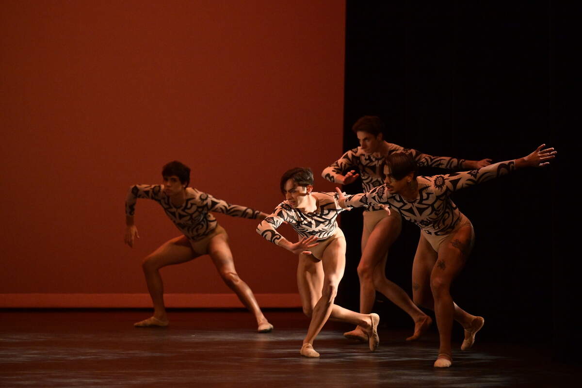 Los bailarines Taylor Garcez, Daniel Romero, Duam Castro y Tobias Souza en la obra “On The Sixth Day”, de Rafi Maldonado-López, en el número de apertura del&nbsp;Men Who Dance Festival 2024.