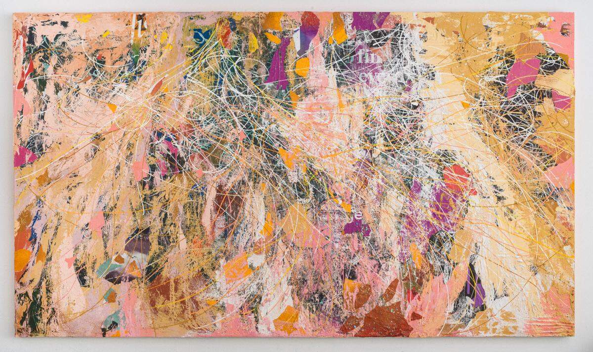‘A Life of Memories Racing Through Art Deco Miami Beach Avenues’, 2024. Acrílico, óleo, esmalte, collage y yeso sobre lienzo, 96 x 168 x 3 pulgadas.