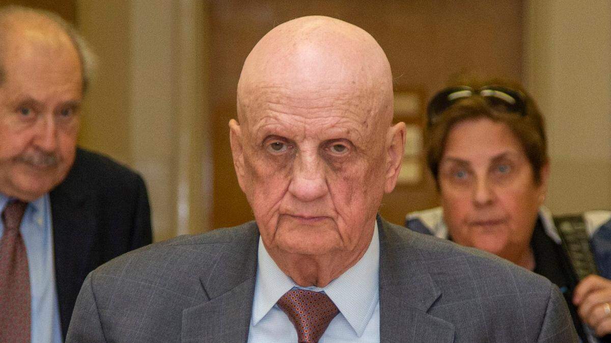 Esta foto del 30 de octubre de 2019 muestra al Dr. George Blatti en el Palacio de Justicia del Condado de Nassau, en Mineola, en Long Island, Nueva York.