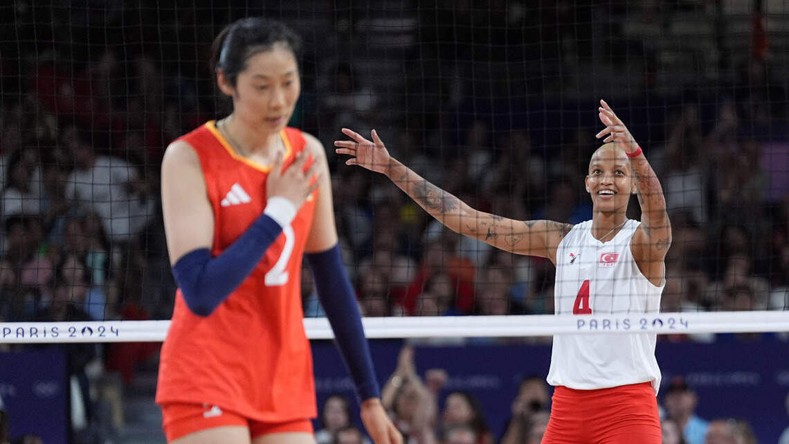 Jugadora cubana anota 42 puntos y coloca a Turquía en las semifinales del voleibol en París