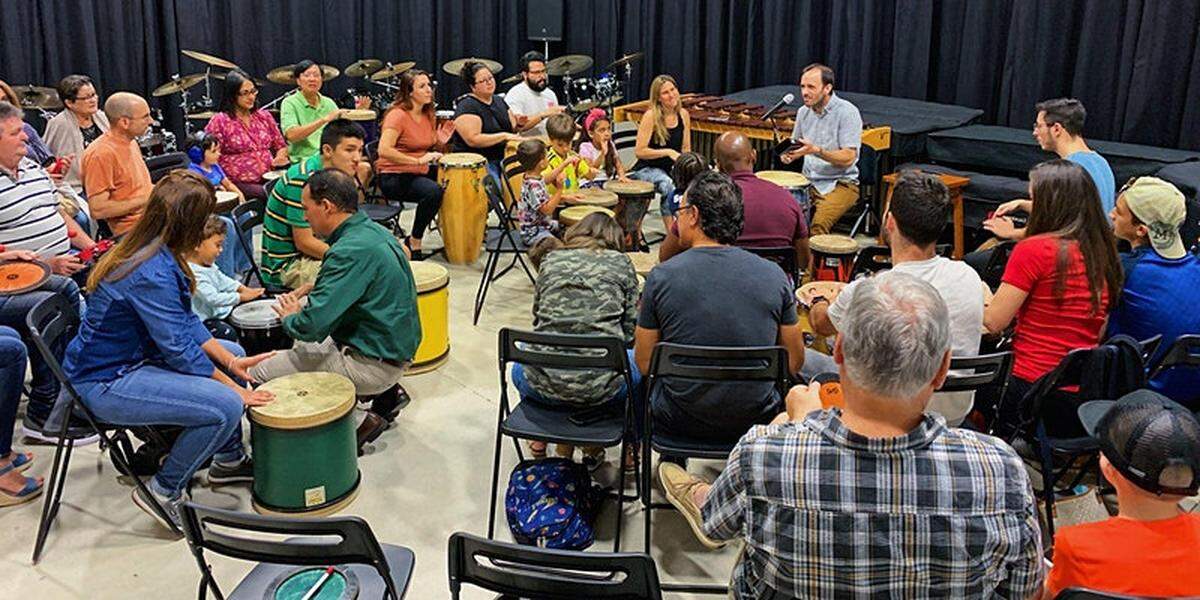Rhythm un círculo de tambores, conéctate a través del ritmo, el viernes en el South Florida Center For Percussive Arts.
