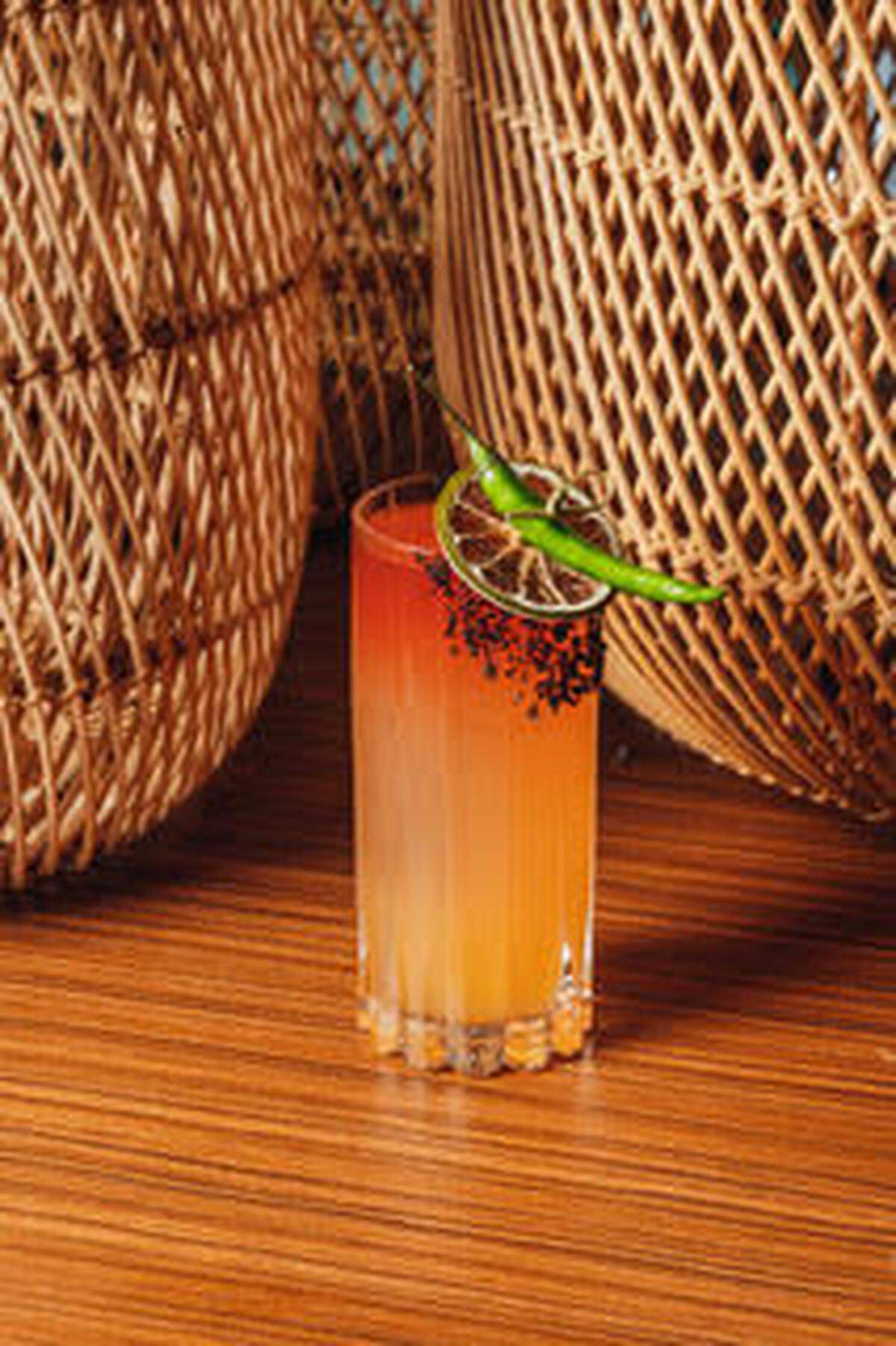 The Key Club, en el corazón de Coconut Grove, destaca con una variada selección de cócteles artesanales.