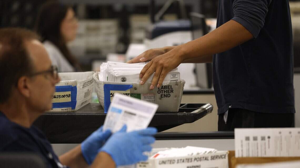 Trump intensifica sus ataques contra el sistema electoral de California