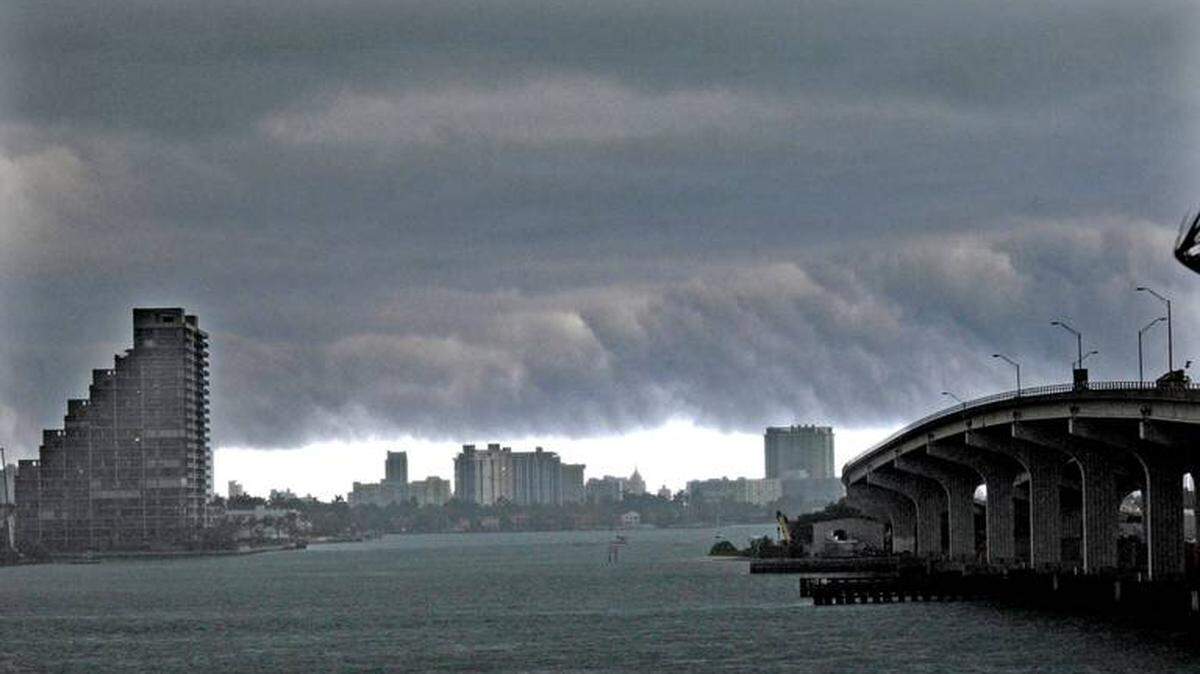 Una foto de abril de 2011 donde se ve la Bahía de Biscayne y el viaducto que conecta con South Beach.