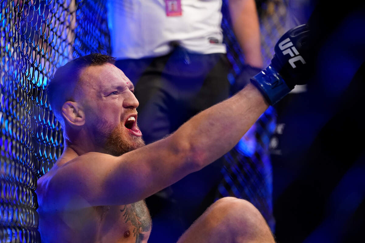 Conor McGregor repitió en varias ocasiones que Dustin Poirier saldría de la T-Mobile Arena en una camilla. Ni siquiera se puede decir que por una ironía quien salió asistido por los paraméicos fue el propio Notorius.
