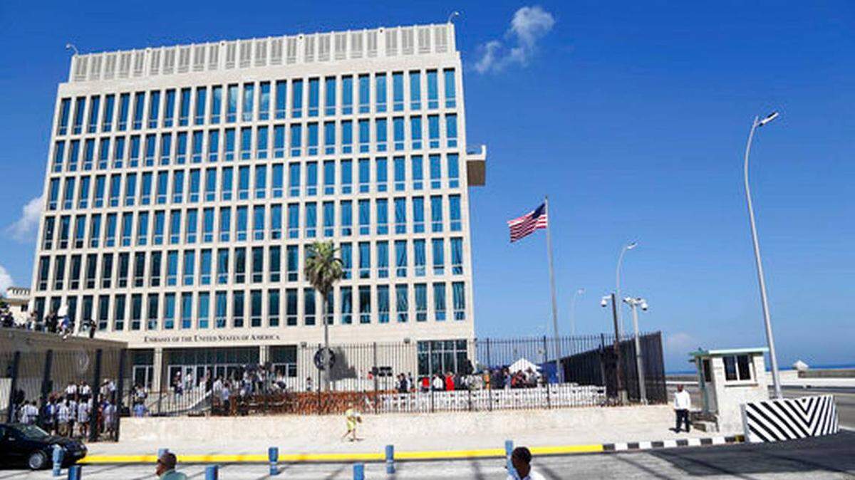 Los tres funcionarios viajaron a La Habana para reunirse con el personal de la embajada de EUU tras los nuevos ataques, informó el Departamento de Estado.
