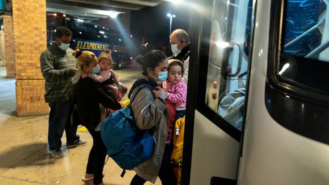 No debemos juzgar a las madres que envían a sus hijos a la frontera de Estados Unidos | Opinión