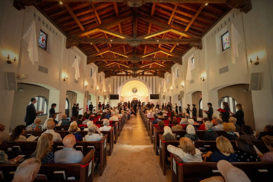 unnamed (7).jpg En Miami Beach Community Church, un espacio tan resonante como la memoria misma, fue la despedida de Patrick Dupré Quigley antes de partir hacia Opera Lafayette en Washington, DC.