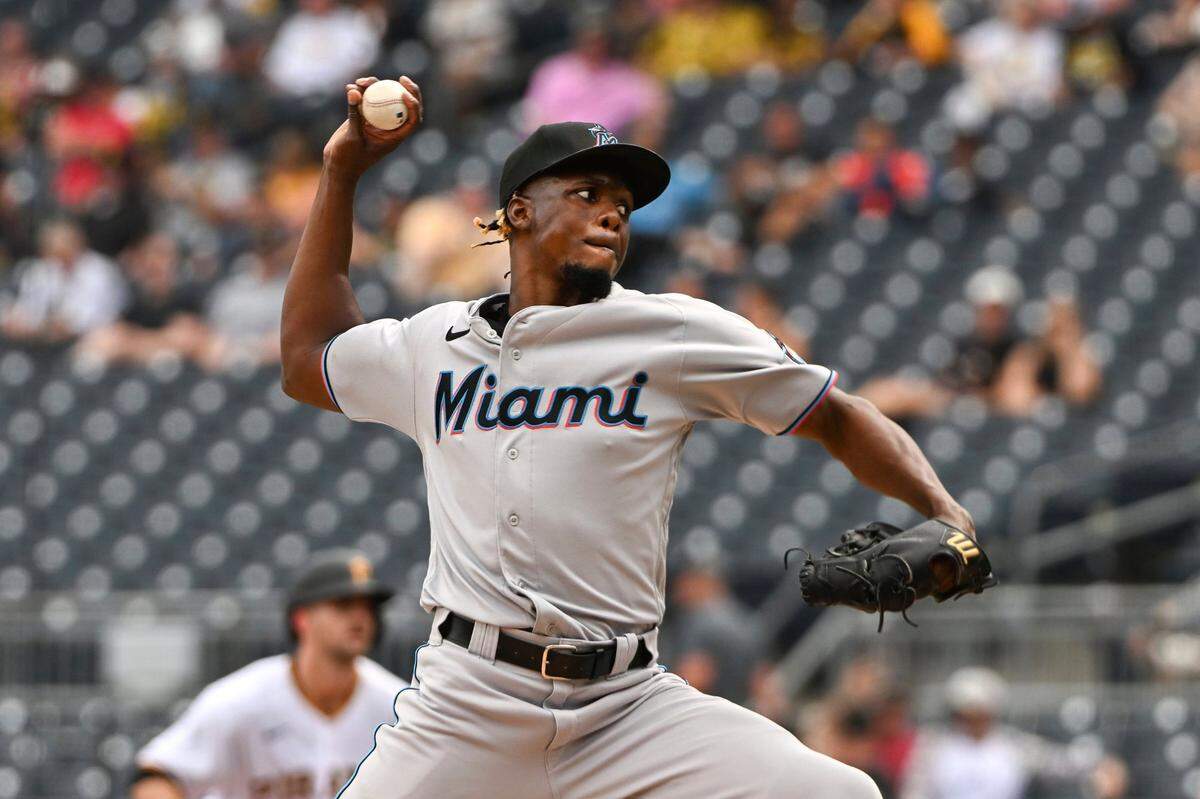 El relevista dominicano Huascar Brazobán lanza en el séptimo inning del partido ante los Piratas, celebrado el 24 de julio de 2022 en Pittsburgh.