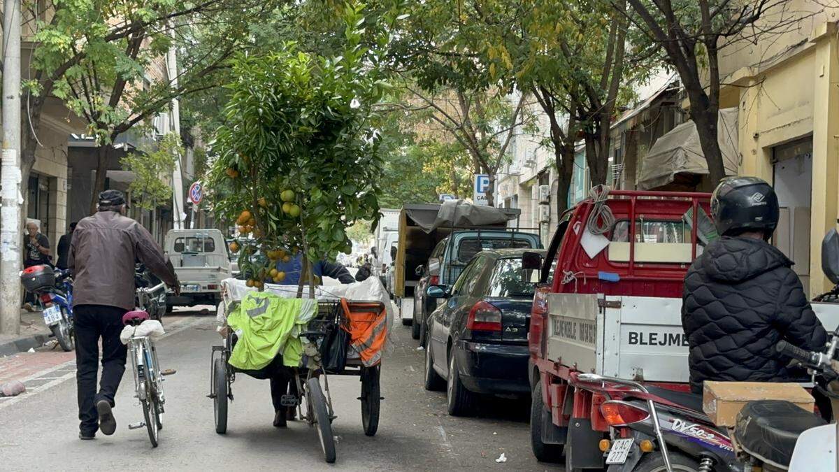 Una calle de Tirana.