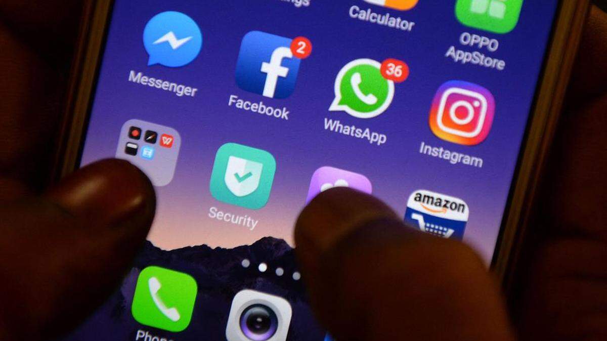En esta foto de archivo tomada el 22 de marzo de 2018 Esta ilustración fotográfica tomada el 22 de marzo de 2018 muestra aplicaciones para Facebook, Instagram, Whatsapp y otras redes sociales en un teléfono inteligente en Chennai, India. ARUN SANKAR / AFP/ Getty Images