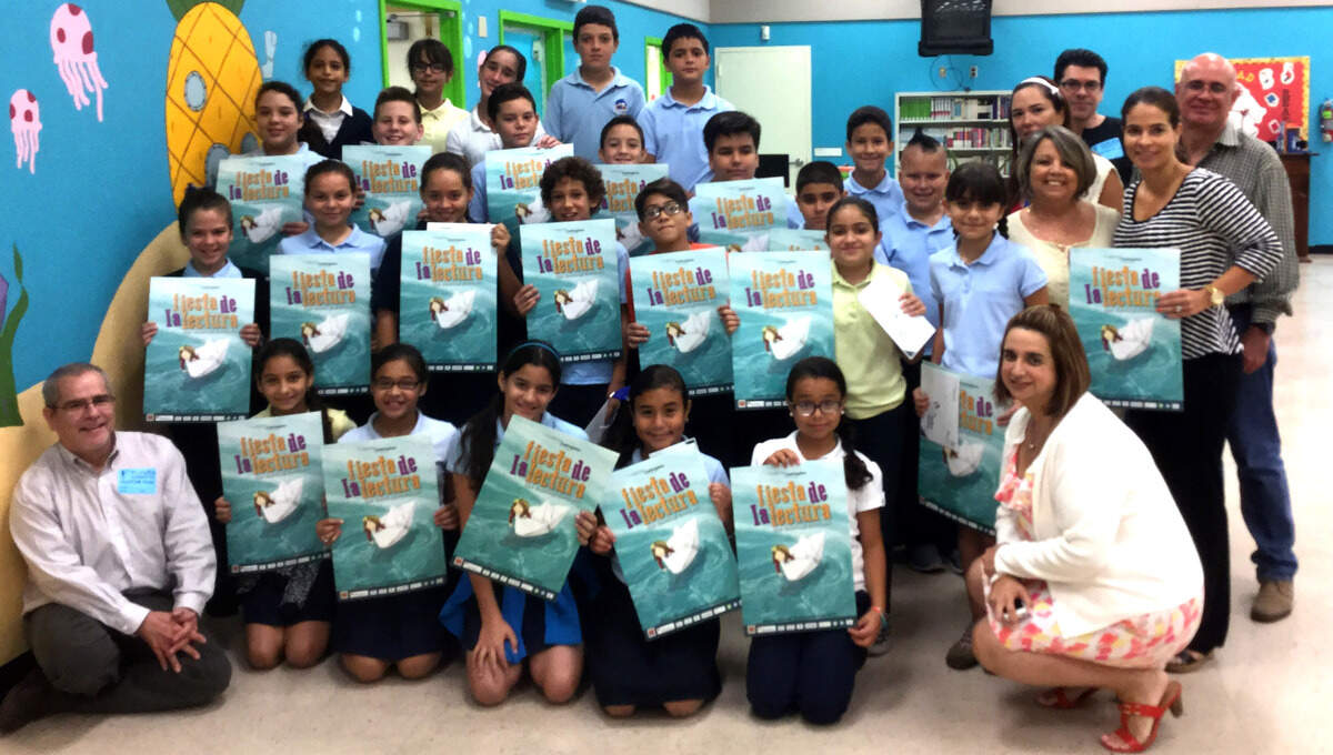 Visita a una escuela en el evento Fiesta de la lectura.