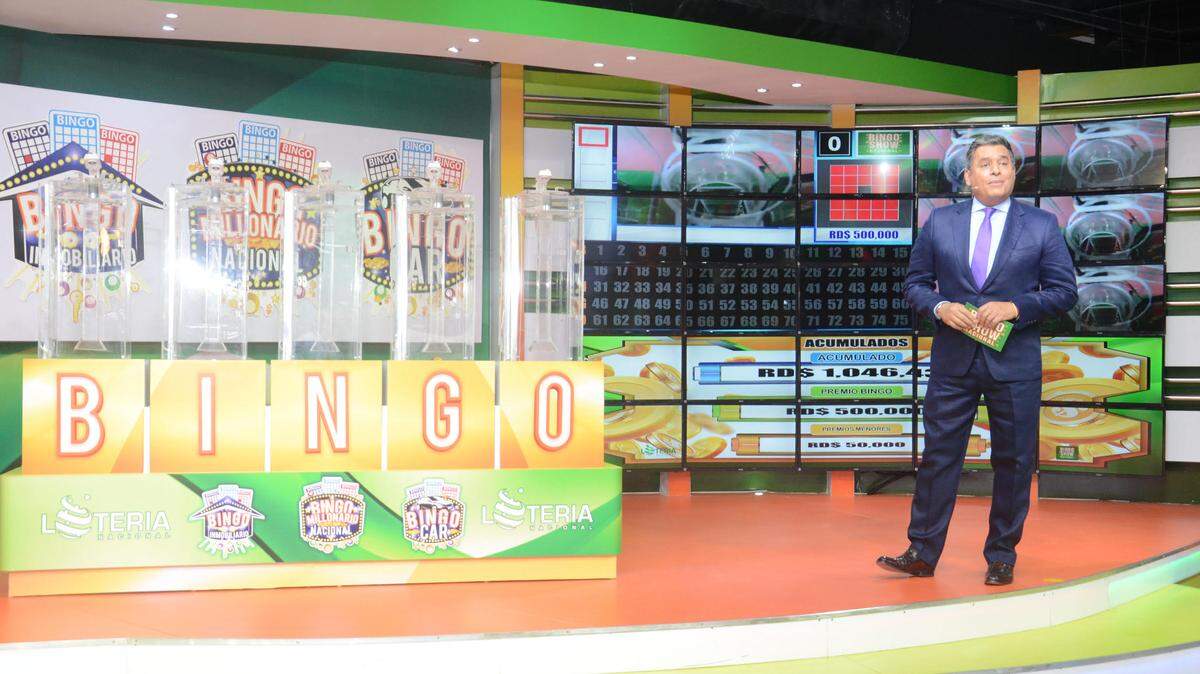 Daniel Sarcos conduce el espacio de la televisión dominicana ‘Bingo Show’.
