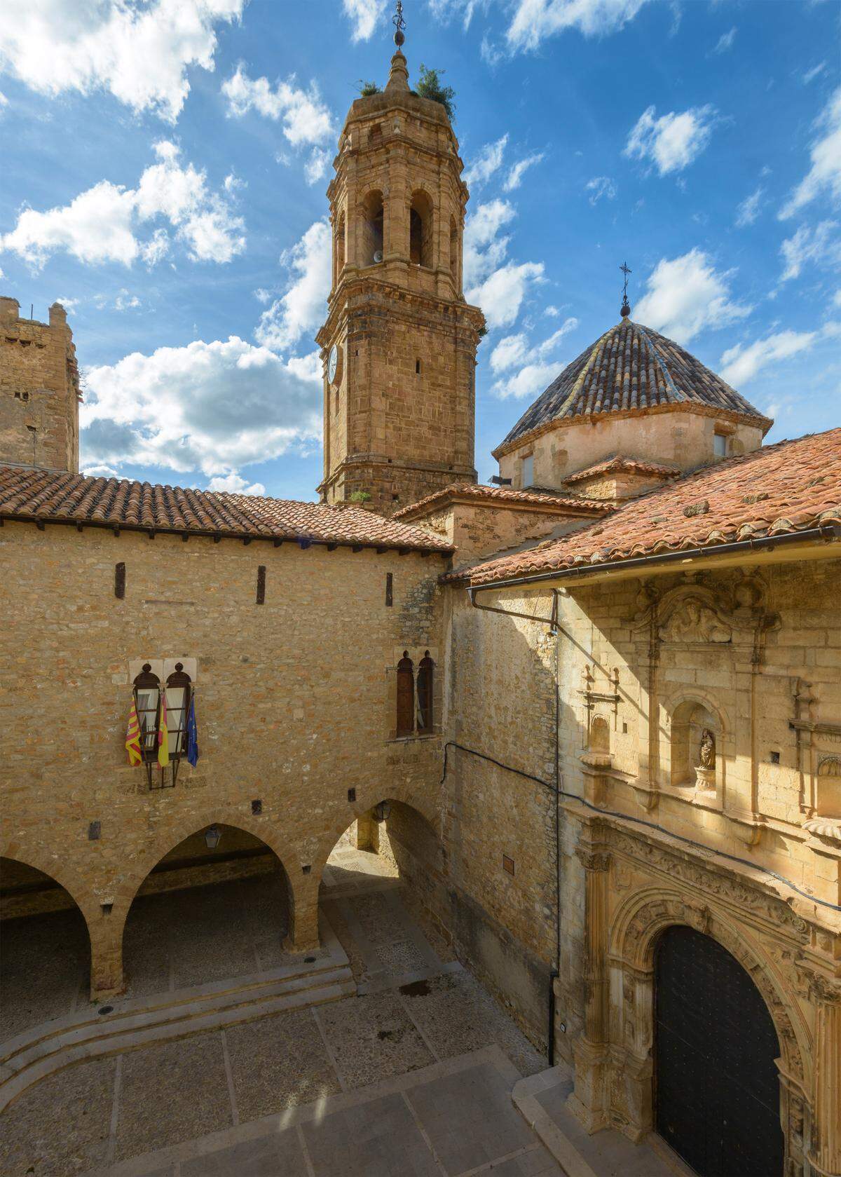 La Iglesuela del Cid, enclave del Hotel Palacio que reabrió sus puertas exhibiendo lujo contemporáneo en el verano del pasado año.