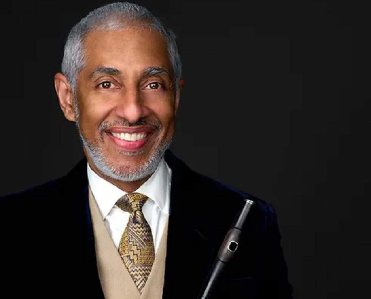 Néstor Torres se presenta en  The Roxy at Tropical Park Westchester Cultural Arts Center.