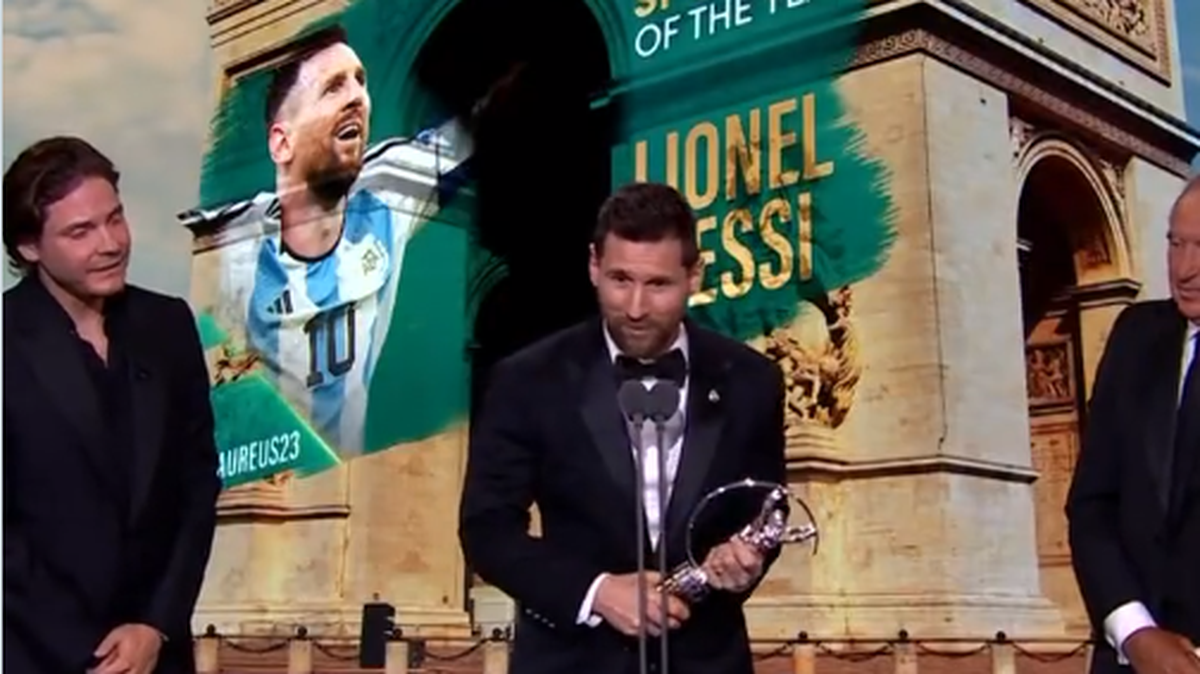 Lionel Messi habla en la gala de los Laureus, el lunes 8 de mayo de 2023 en París. Es la primera vez que un deportista es doblemente premiado (individualmente y por equipos) desde que comenzaron a entregarse estos galardones, en 2000.