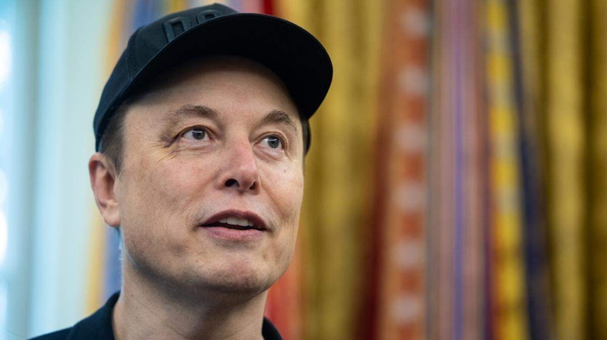 Elon Musk asiste a una rueda de prensa con el presidente de EE.UU., Donald Trump, en el Despacho Oval de la Casa Blanca, en Washington, DC, EE.UU., el 30 de mayo de 2025. EFE/EPA/FRANCIS CHUNG / POOL.