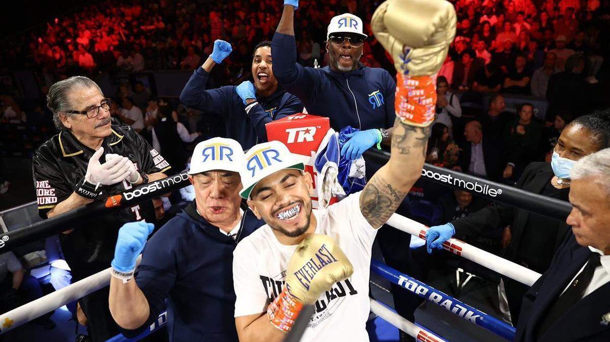 Ahora que Emmanuel “Vaquero’’ Navarrete es campeón de las 130 libras, Robeisy Ramírez e Isaac Dogboe tienen el camino libre en las 126. El mexicano se convirtió en el 10mo de su tierra que conquista tres coronas en diferentes categorías y, sin duda, alguna nada tiene que buscar ya entre los plumas.