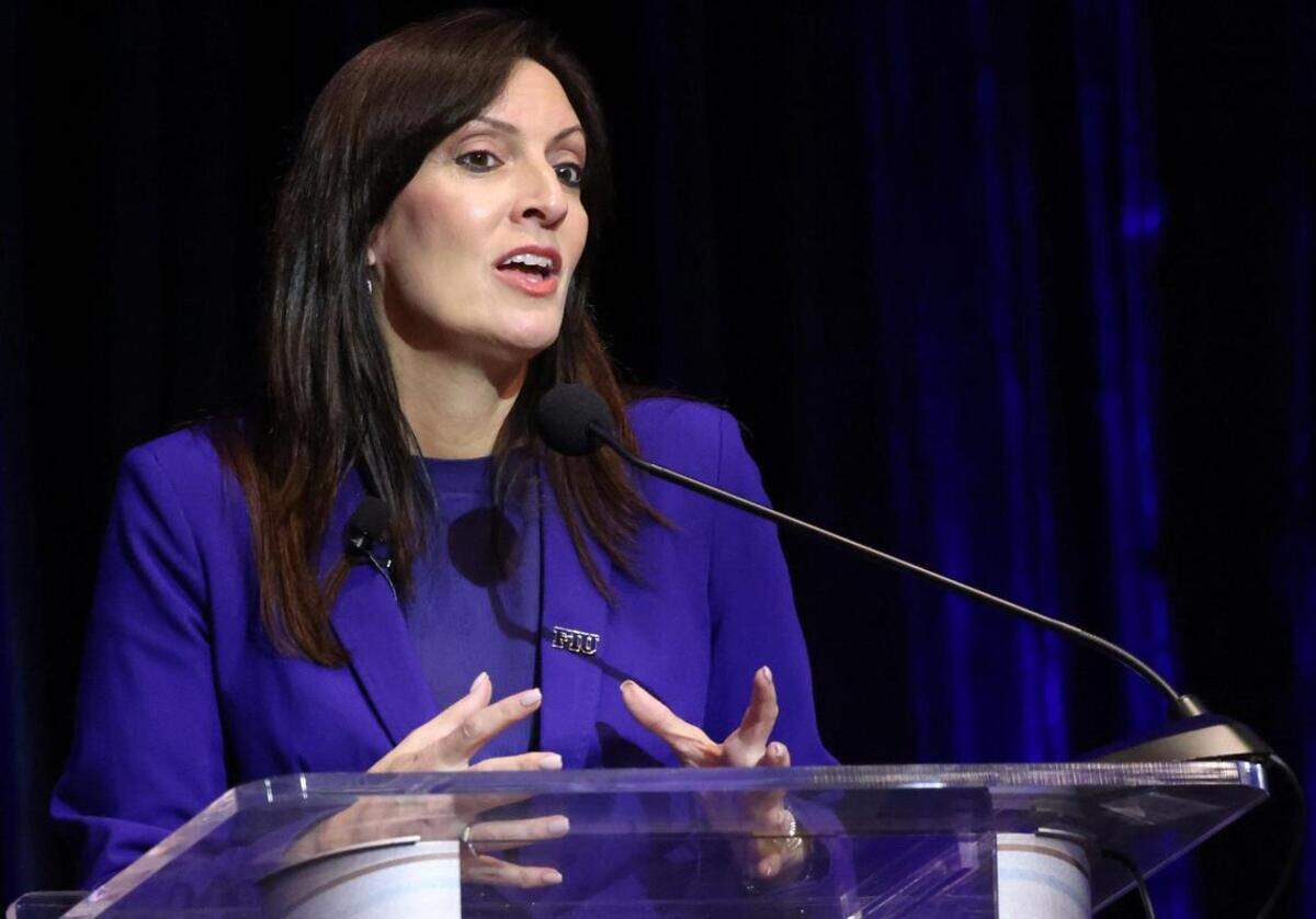 La paresidenta de la FIU, Jeanette Nuñez.