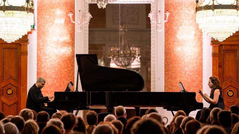 ‘A Fuego Lento’ se estrena en Pinecrest, reimaginando la música latinoamericana para el piano clásico