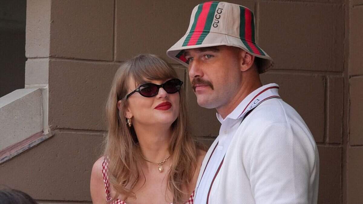 La cantante estadounidense Taylor Swift y el jugador de fútbol americano de la NFL Travis Kelce asisten al Abierto de Estados Unidos en el Centro Nacional de Tenis Billie Jean King de la USTA en la ciudad de Nueva York, el 8 de septiembre de 2024.