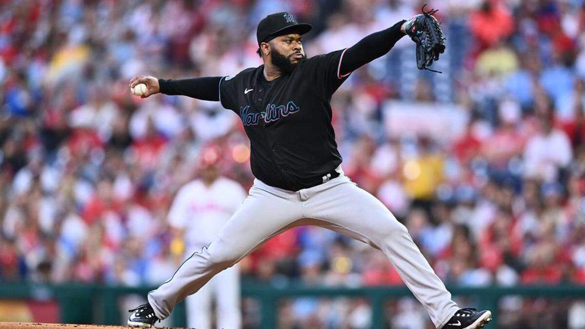 JOHNNY CUETO no pudo trabajar bien ni profundo ante los Filis, vencedores de los Marlins.