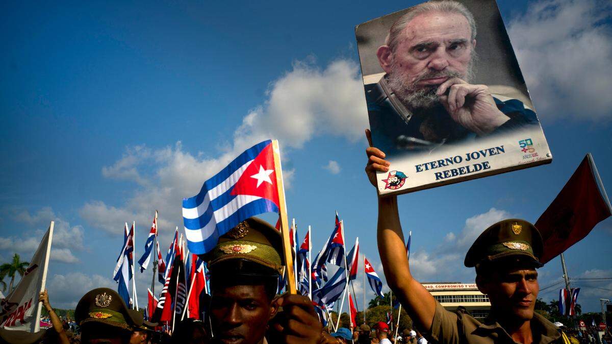 SOLDADOS CUBANOS participan en el tradicional desfile del Primero de Mayo en la Plaza de la Revolución en La Habana, Cuba. el 1 de mayo de 2018. El desfile se canceló en el 2023 por falta de gasolina.