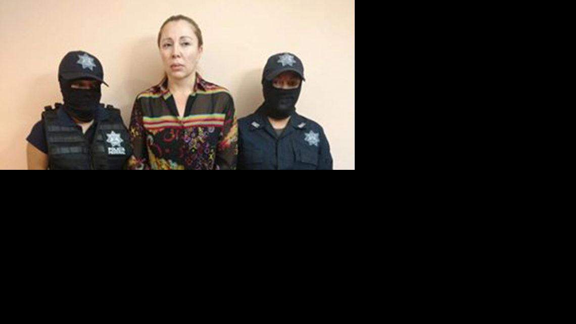 Laborín nació el 19 febrero de 1964 en Agua Prieta, Sonora.