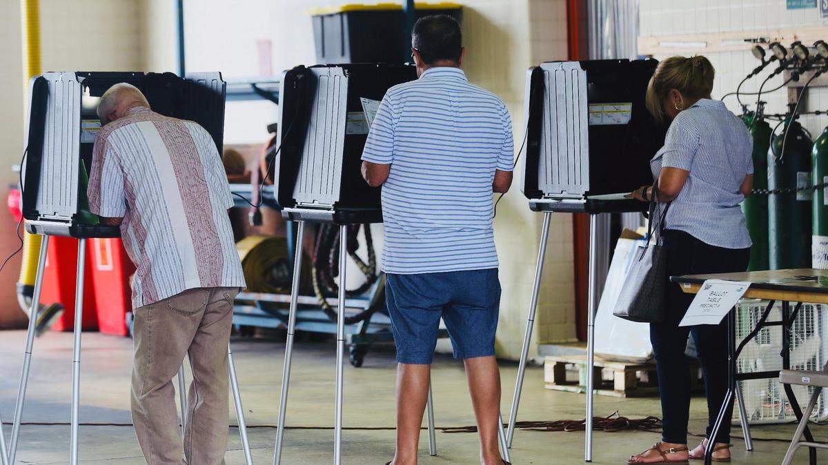 Electores en el Precinto 317 de Hialeah el 28 de agosto del 2018.