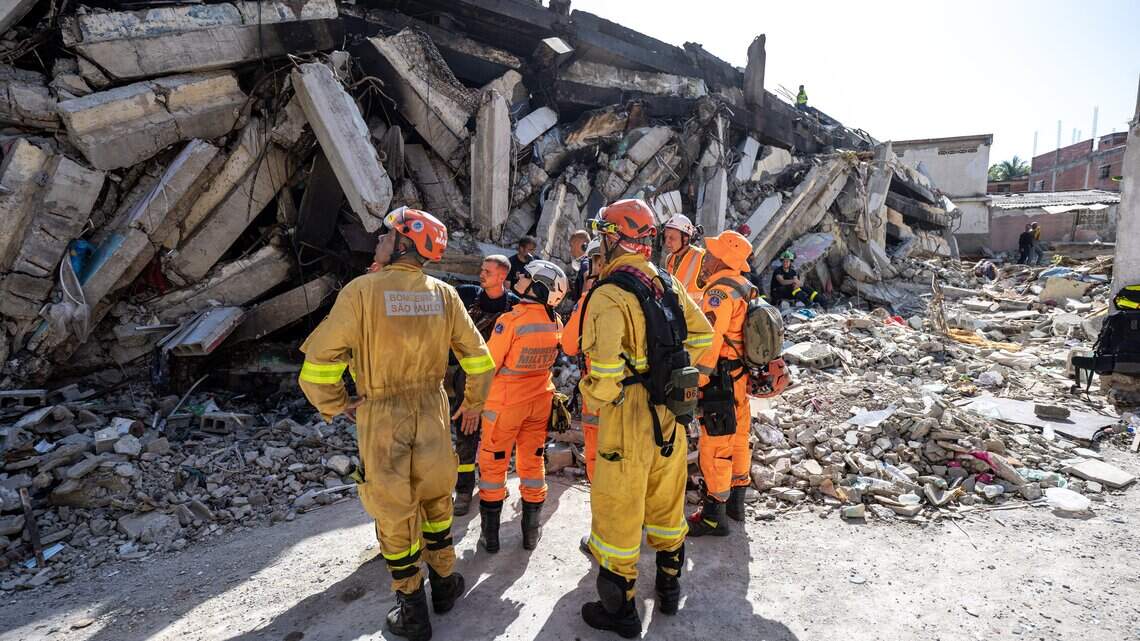 Venezuela quake death toll hits 1,719 as anger at government grows