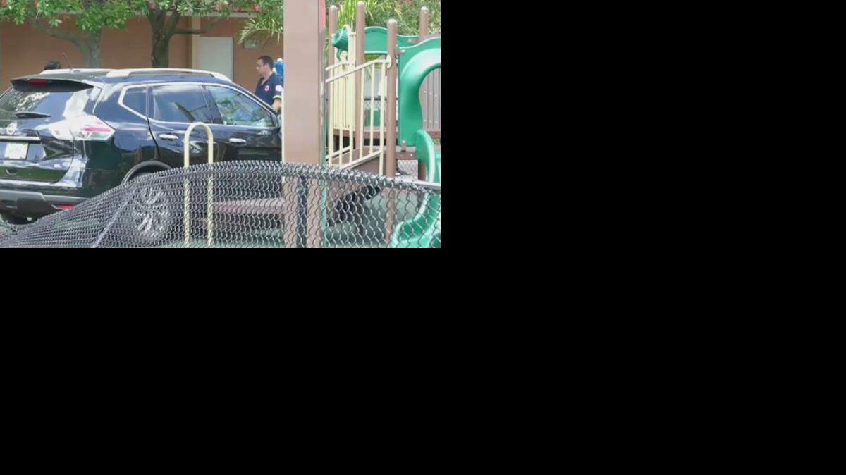 En el momento del choque había varios niños jugando en el lugar. Cortesía CBS4
