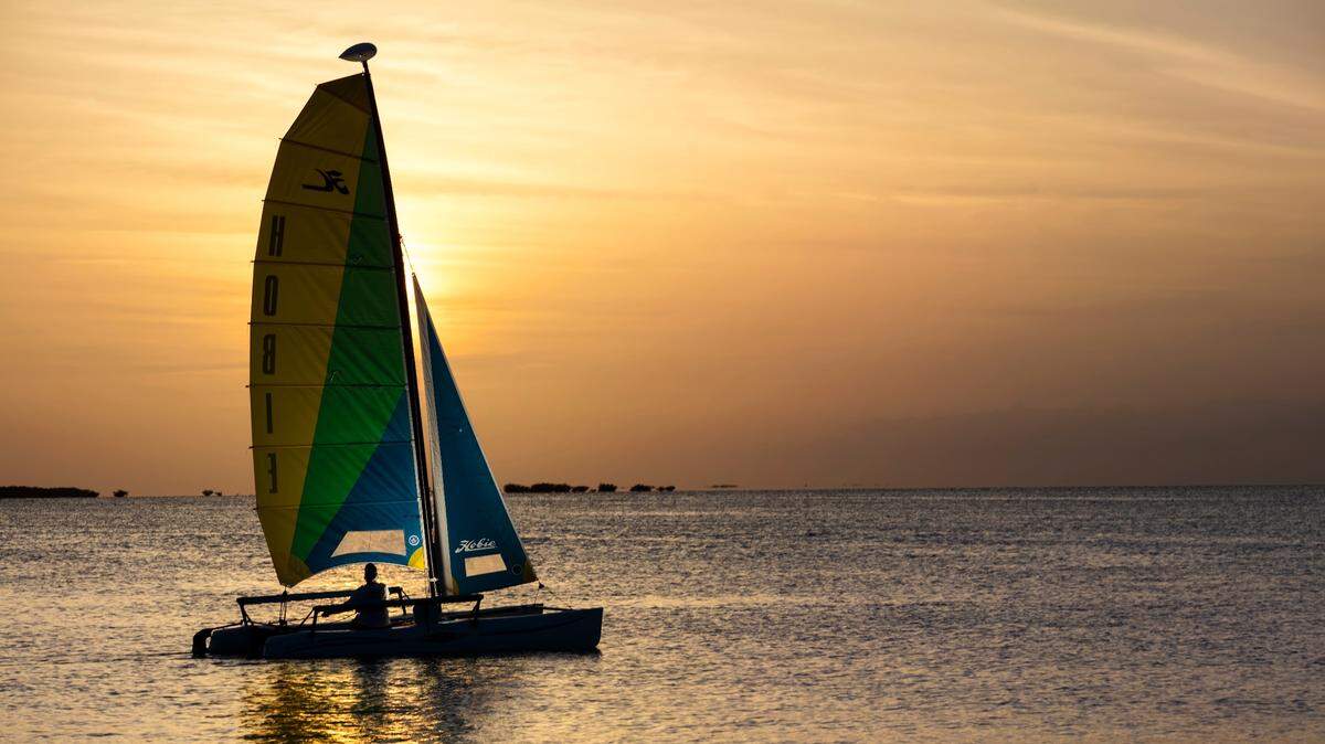 Navegar desde la playa más blanca y más arenosa de los Upper Keys en un Hobie Cats, un velero muy sencillo de manejar, es una experiencia muy gratificante.